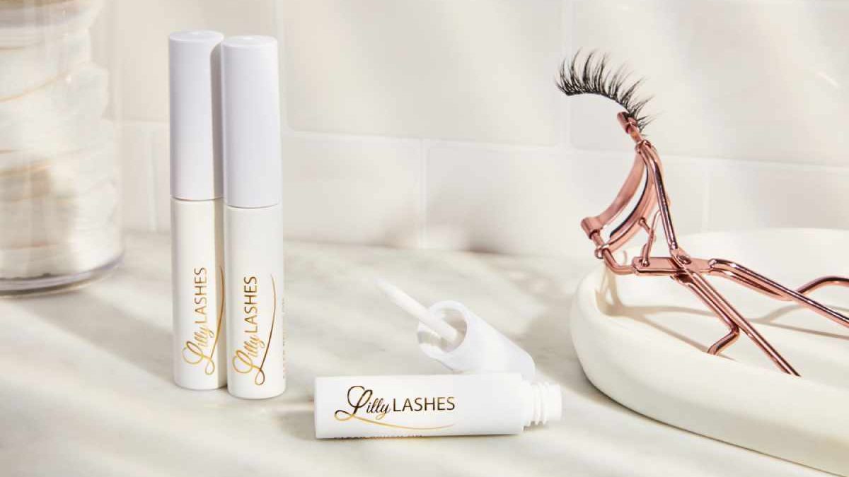 Best Eyelash Glue – 8 Best Eyelash Glue To Choose